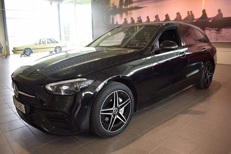 Svart Begagnad 2023 Mercedes C300e Kombi | 449 000 kr (Marknadspris) - Bild 1/4