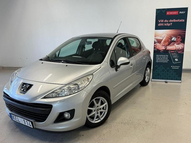 Ljusgrå (grå) Begagnad 2010 Peugeot 207 Halvkombi | 72 800 kr (Dyr) - Bild 1/4