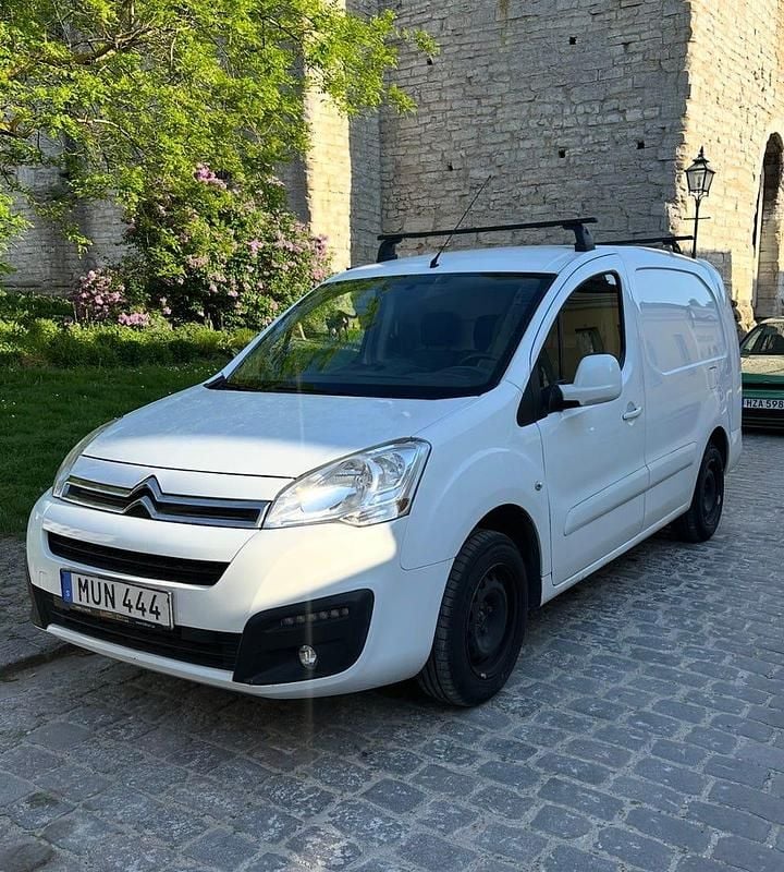 Vit Begagnad 2017 Citroën Berlingo Minibuss | 79 000 kr (Marknadspris) - Bild 1/4