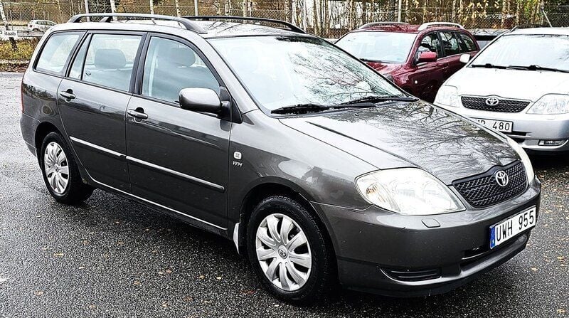 Grå Begagnad 2004 Toyota Corolla Kombi | 29 900 kr (Lite dyr) - Bild 1/4