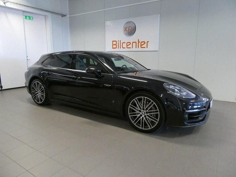 Begagnad Porsche Panamera 4 Sport Turismo 462 HK (339 kW) 2021 Svart Sedan