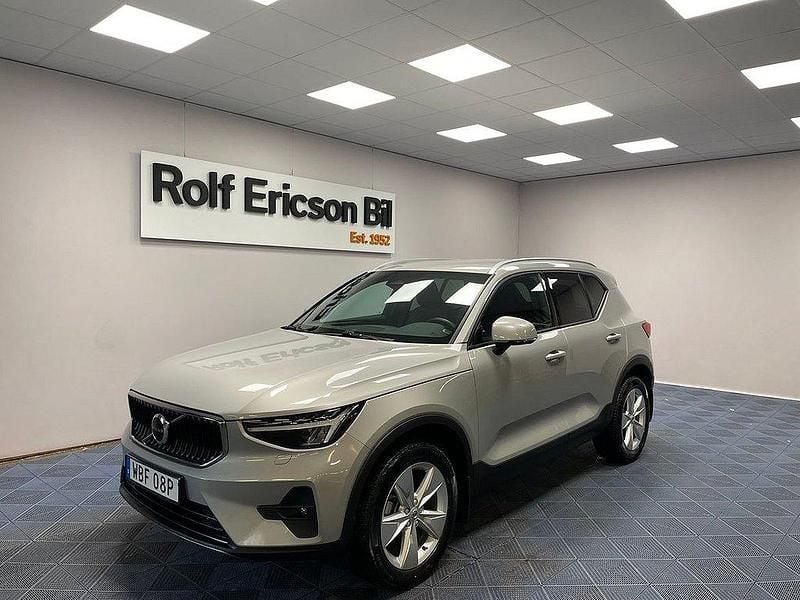 Silver Begagnad 2024 Volvo XC40 Core SUV | 359 500 kr (Marknadspris) - Bild 1/4