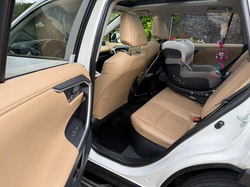 Begagnad Toyota RAV4 Hybrid Executive 222 HK (163 kW) 2019 Vit SUV