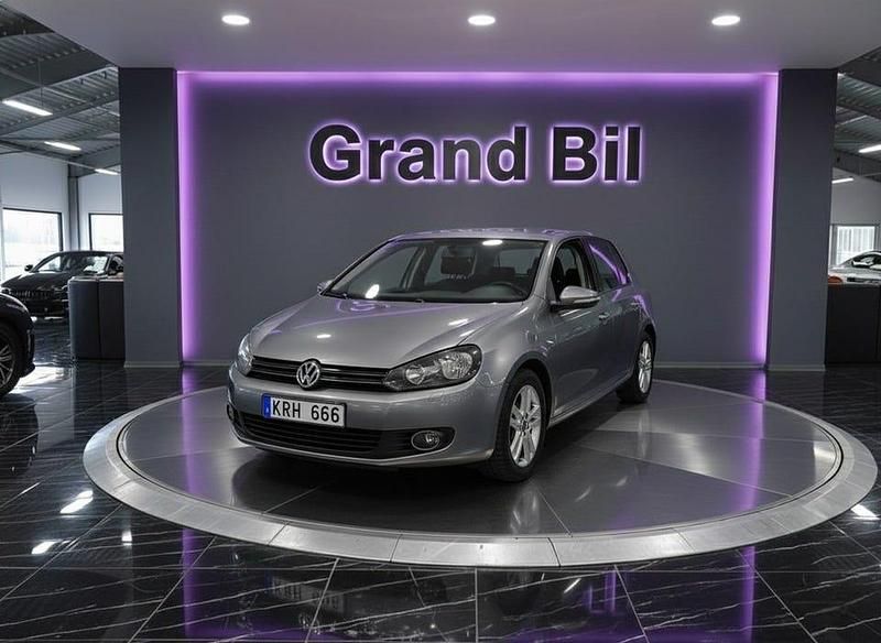 Grå Begagnad 2010 VW Golf VI Halvkombi | 49 900 kr (Marknadspris) - Bild 1/4