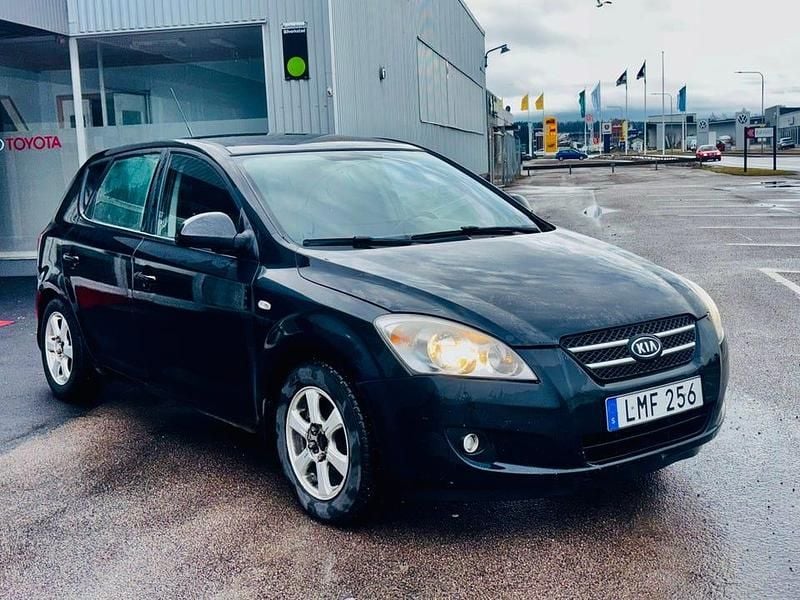 Begagnad Kia Ceed 90 HK (66 kW) 2010 Halvkombi