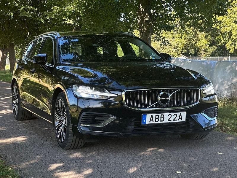 Svart Begagnad 2020 Volvo V60 Inscription Kombi | 259 900 kr (Bra pris) - Bild 1/4