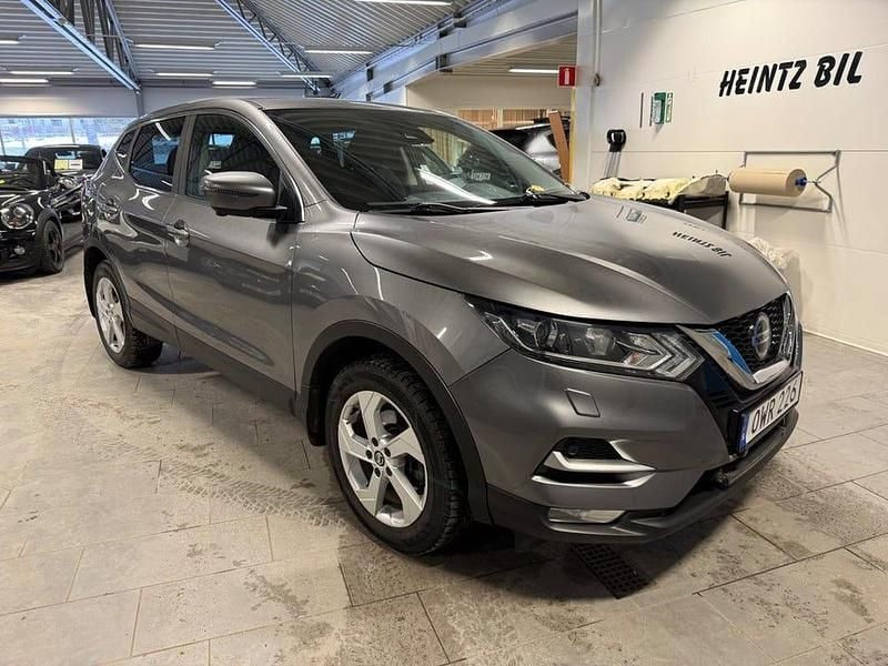 Grå Begagnad 2020 Nissan Qashqai N-Connecta SUV | 164 500 kr (Marknadspris) - Bild 1/4