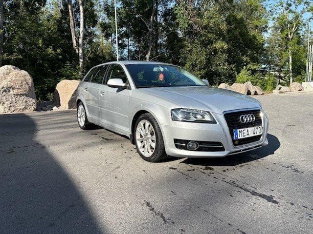 Silver Begagnad 2012 Audi A3 Sportback Comfort Halvkombi | 59 900 kr (Bra pris) - Bild 1/4