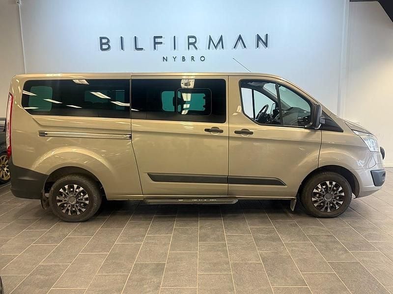 Begagnad Ford Tourneo 125 HK (91 kW) 2013 Grå Minibuss