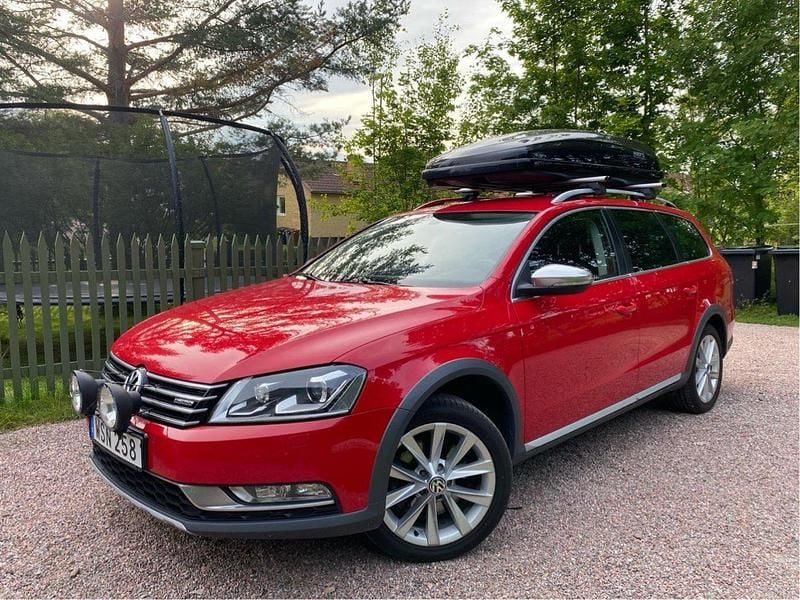 Röd Begagnad 2015 VW Passat Alltrack Kombi | 159 000 kr (Bra pris) - Bild 1/4