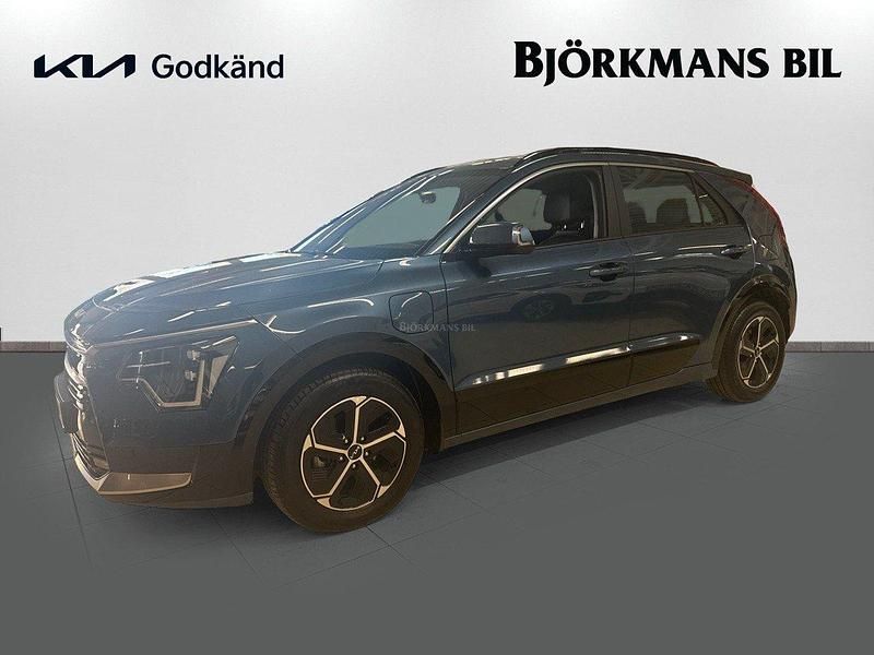 Blå Begagnad 2024 Kia Niro SUV | 349 000 kr (Marknadspris) - Bild 1/4