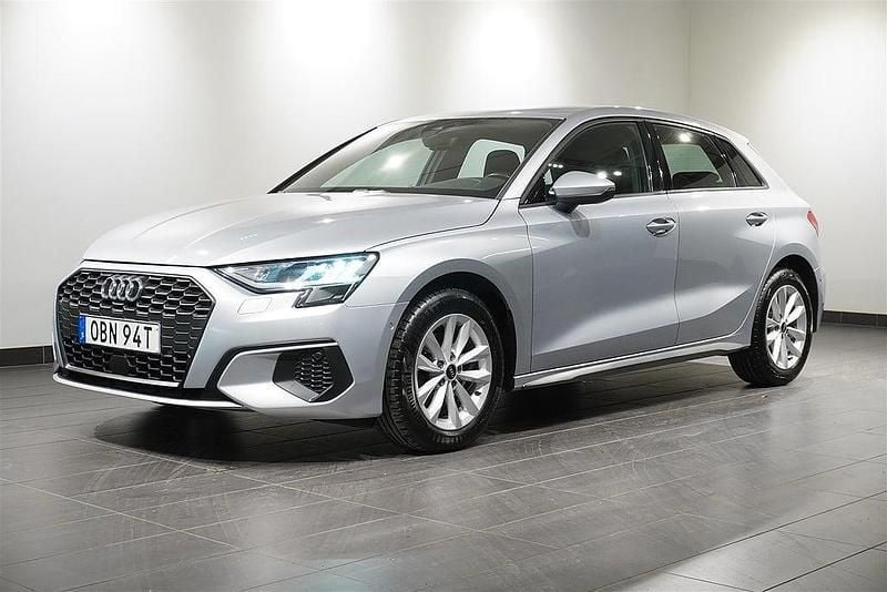 Silver Begagnad 2021 Audi A3 Sportback Proline Halvkombi | 254 800 kr (Marknadspris) - Bild 1/4