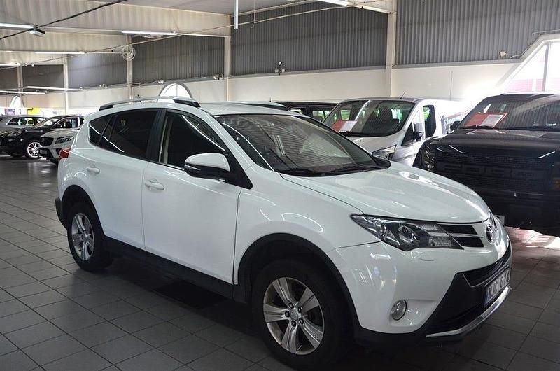 Vit Begagnad 2013 Toyota RAV4 Active SUV | 124 900 kr (Bra pris) - Bild 1/4