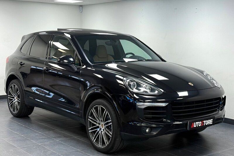 Svart Begagnad 2015 Porsche Cayenne SUV | 279 900 kr (Marknadspris) - Bild 1/4