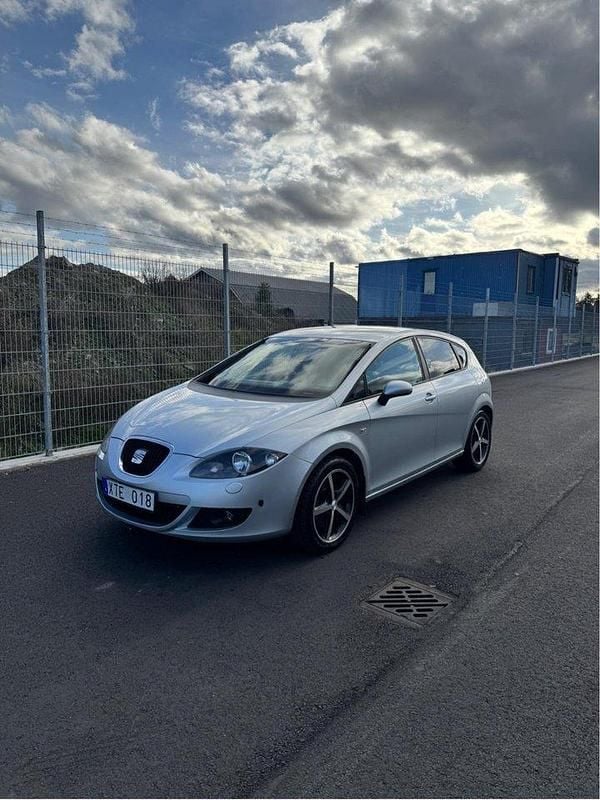 Silver Begagnad 2006 Seat Leon Halvkombi | 29 000 kr (Superpris) - Bild 1/4