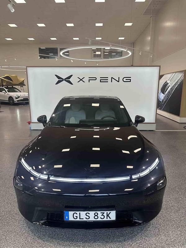 Begagnad XPENG P7 175 kW (238 HK) 2023 Svart Sedan
