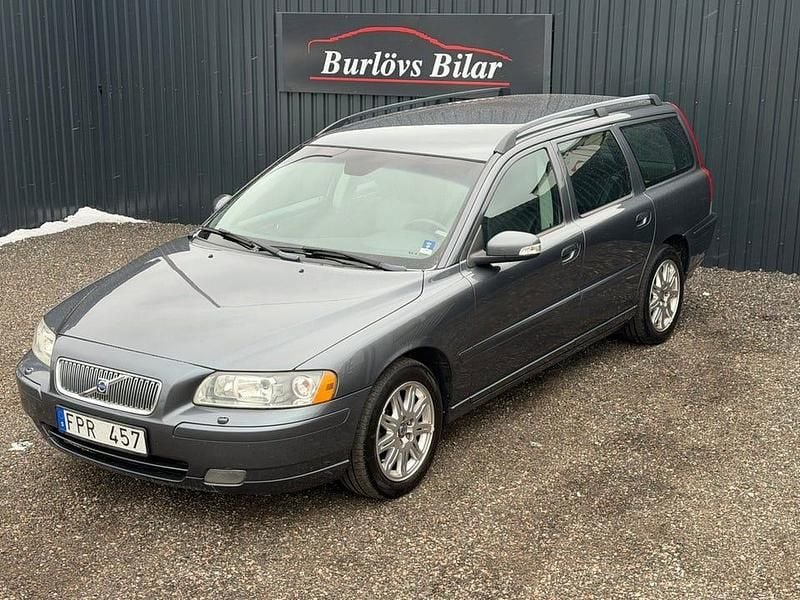 Begagnad Volvo V70 Momentum 163 HK (119 kW) 2007 Grå Kombi