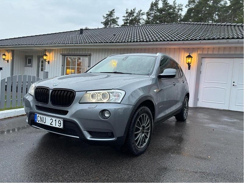 Grå Begagnad 2011 BMW X3 SUV | 119 000 kr (Marknadspris) - Bild 1/4