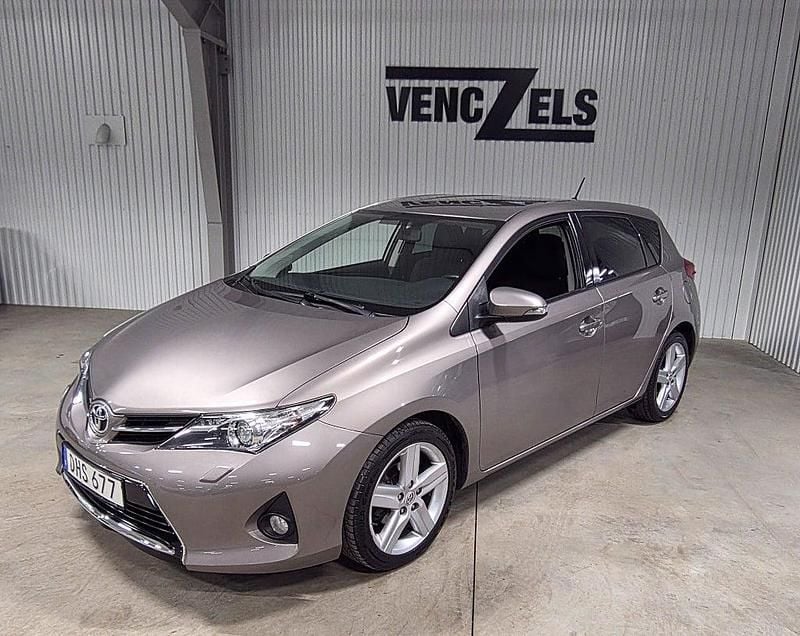 Brun metallic Begagnad 2014 Toyota Auris Edition Halvkombi | 119 000 kr (Lite dyr) - Bild 1/4