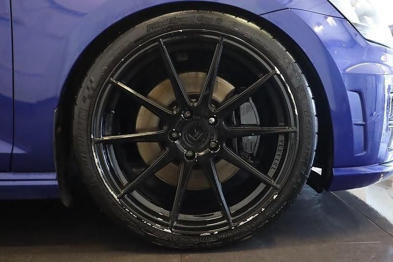 Begagnad VW Golf VII R 301 HK (221 kW) 2016 Blå Kombi