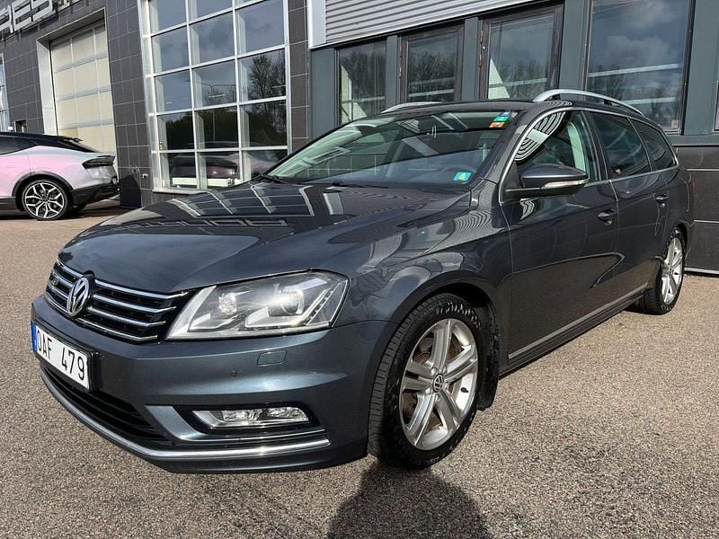 Ljusgrå (grå) Begagnad 2014 VW Passat GT Kombi | 89 900 kr (Marknadspris) - Bild 1/4