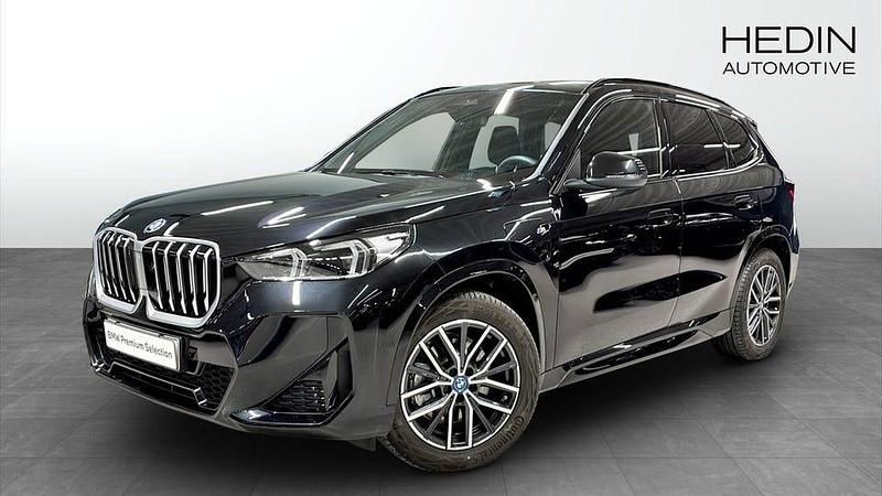 Svart Begagnad 2025 BMW X1 M Sport SUV | 544 800 kr - Bild 1/4