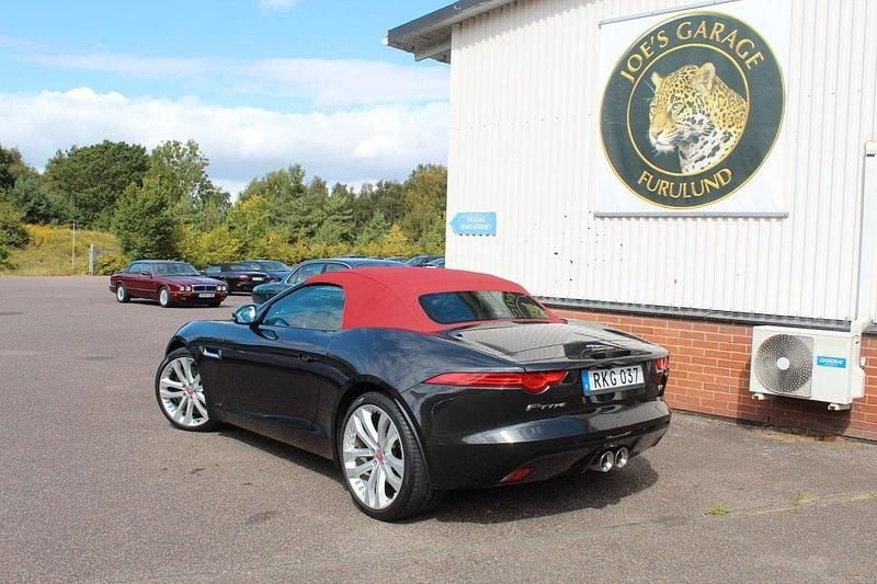 Mörkgrå Begagnad 2013 Jaguar F-Type S Cab | 462 000 kr - Bild 1/4