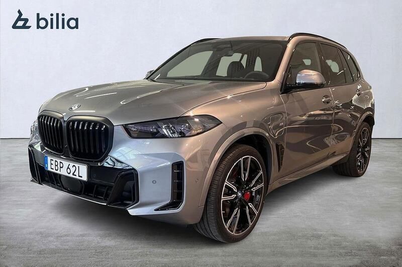 Grå Begagnad 2025 BMW X5 M Sport SUV | 1 049 900 kr - Bild 1/4