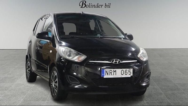Svart Begagnad 2011 Hyundai i10 Halvkombi | 64 800 kr (Lite dyr) - Bild 1/4