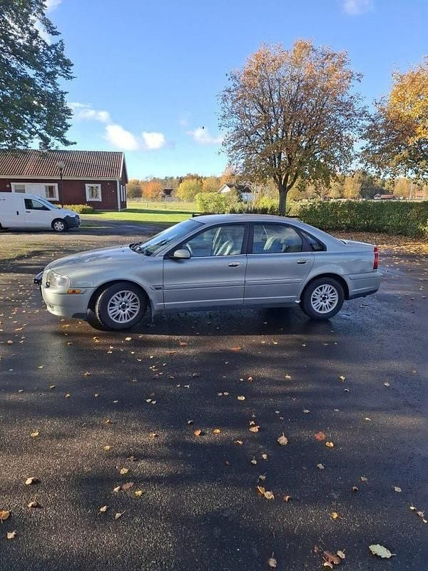 Grön Begagnad 2003 Volvo S80 Business Edition Sedan | 10 000 kr (Superpris) - Bild 1/4