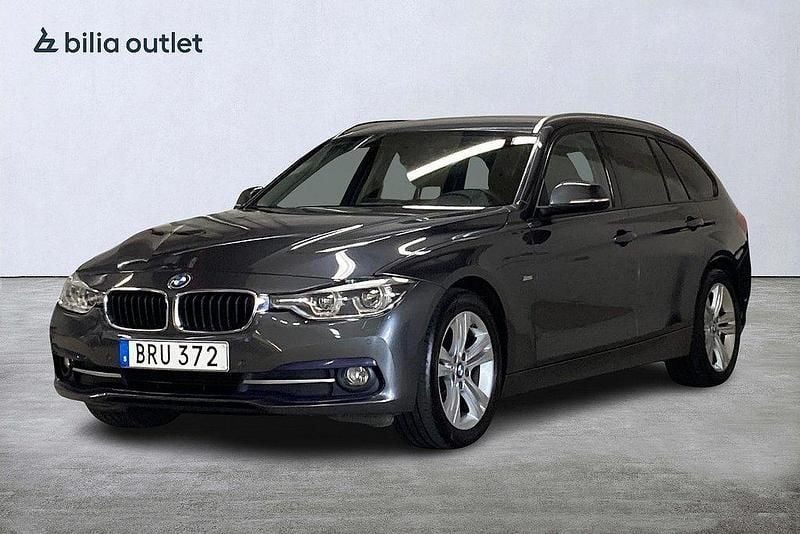 Grå Begagnad 2015 BMW 318 Sport Line Kombi | 164 900 kr (Marknadspris) - Bild 1/3
