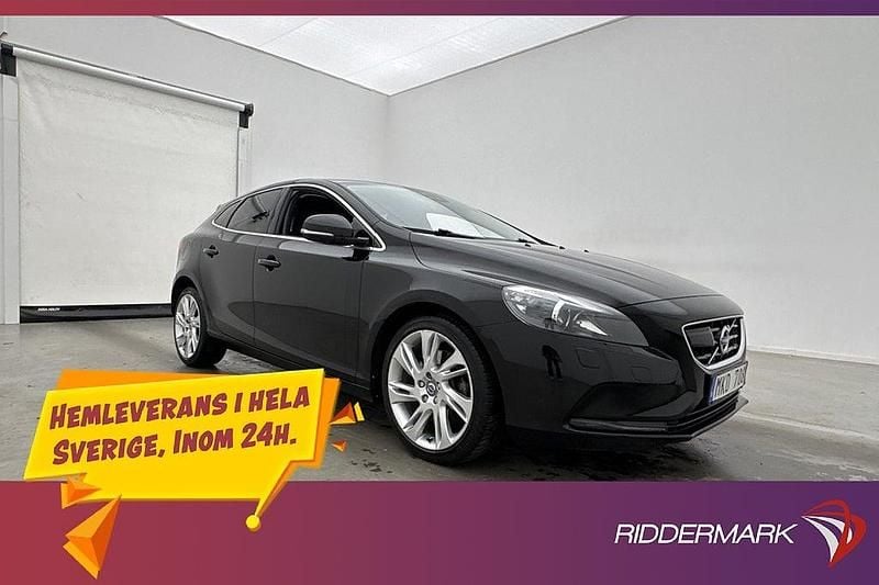 Svart Begagnad 2013 Volvo V40 Summum Halvkombi | 158 700 kr (Marknadspris) - Bild 1/3
