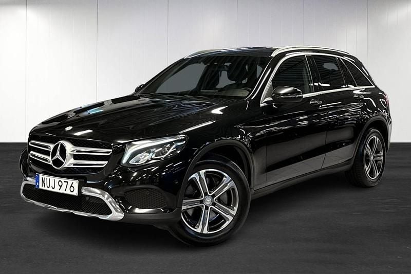 Svart (black) Begagnad 2016 Mercedes GLC250 SUV | 210 000 kr (Superpris) - Bild 1/4