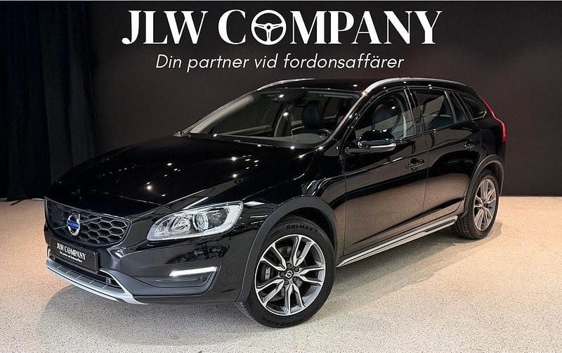 Begagnad 2018 Volvo V60 CC Standard Kombi | 219 000 kr (Marknadspris) - Bild 1/4