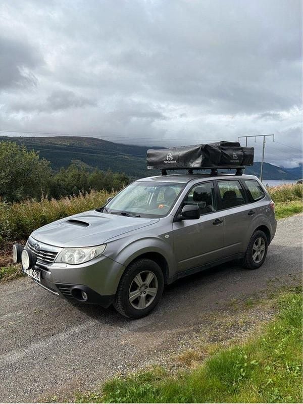 Silver Begagnad 2010 Subaru Forester SUV | 50 000 kr (Lite dyr) - Bild 1/4