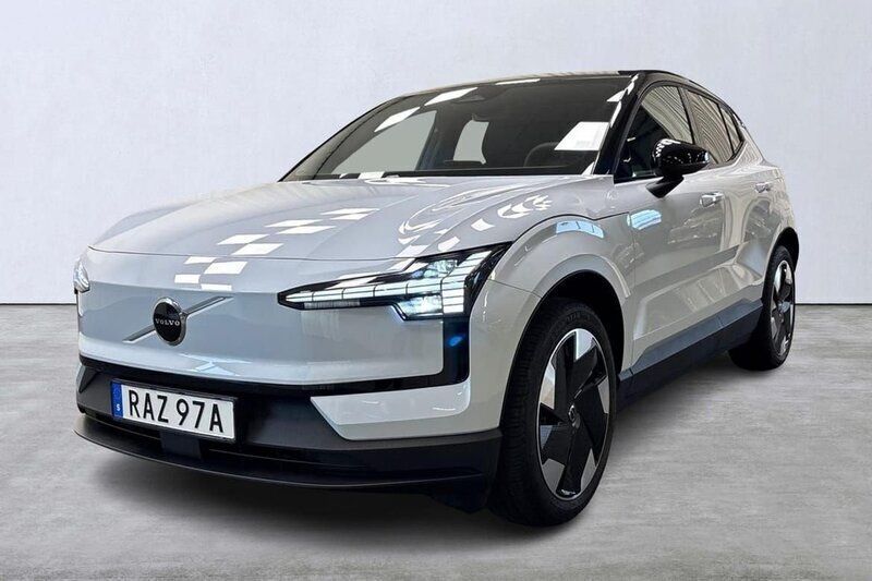 Ljusblå Begagnad 2023 Volvo EX30 Plus SUV | 379 900 kr (Bra pris) - Bild 1/4