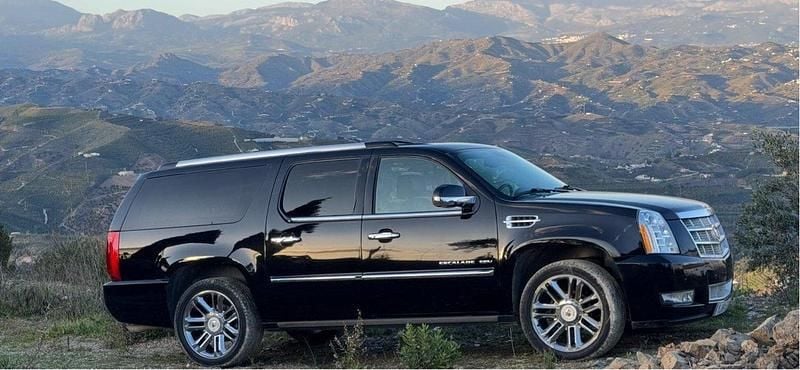 Svart Begagnad 2014 Cadillac Escalade SUV | 230 000 kr - Bild 1/4