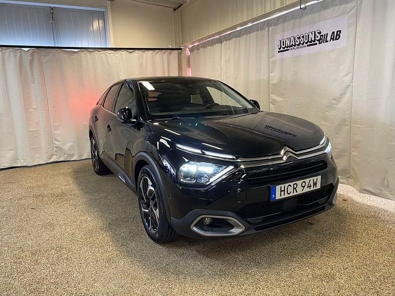 Svart Begagnad 2023 Citroën C4 PureTech Halvkombi | 239 000 kr (Lite dyr) - Bild 1/4