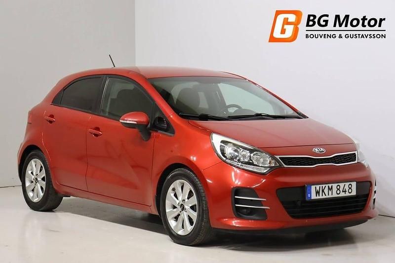 Röd Begagnad 2014 Kia Rio Halvkombi | 84 900 kr (Marknadspris) - Bild 1/3