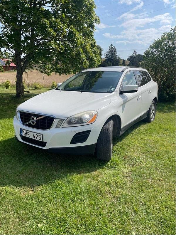 Vit Begagnad 2012 Volvo XC60 Momentum SUV | 87 000 kr (Superpris) - Bild 1/4