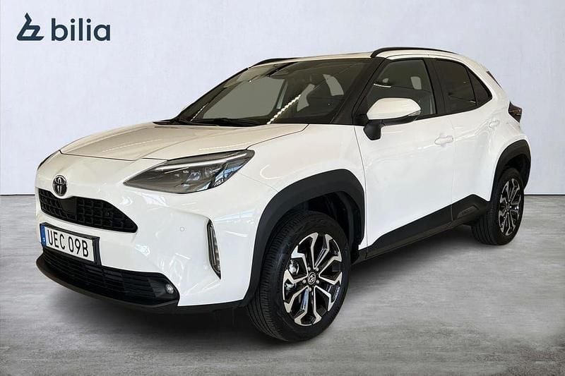 Vit Ny 2024 Toyota Yaris Cross Active SUV | 329 900 kr (Lite dyr) - Bild 1/4