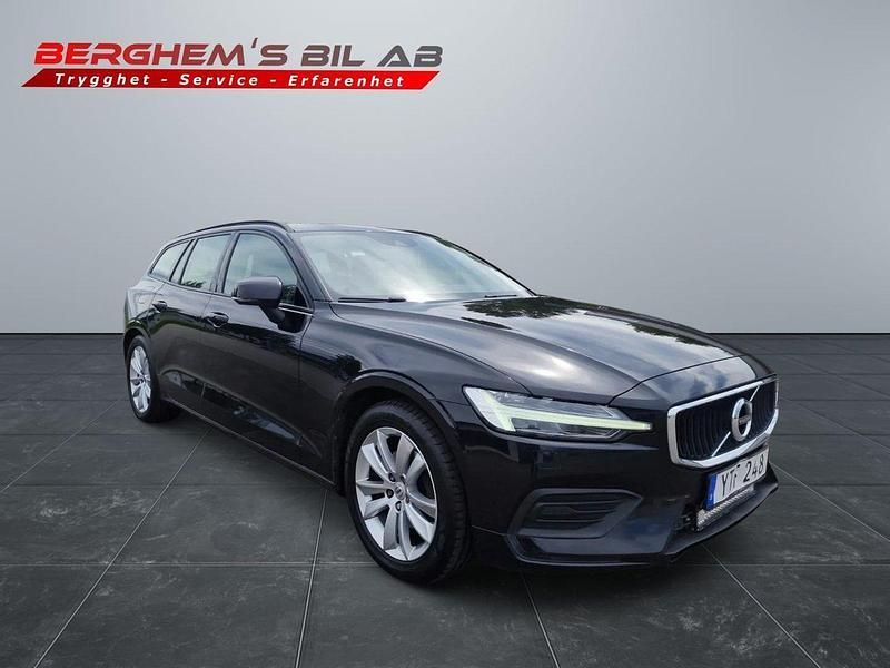 Svart Begagnad 2019 Volvo V60 Momentum Kombi | 214 900 kr (Marknadspris) - Bild 1/4