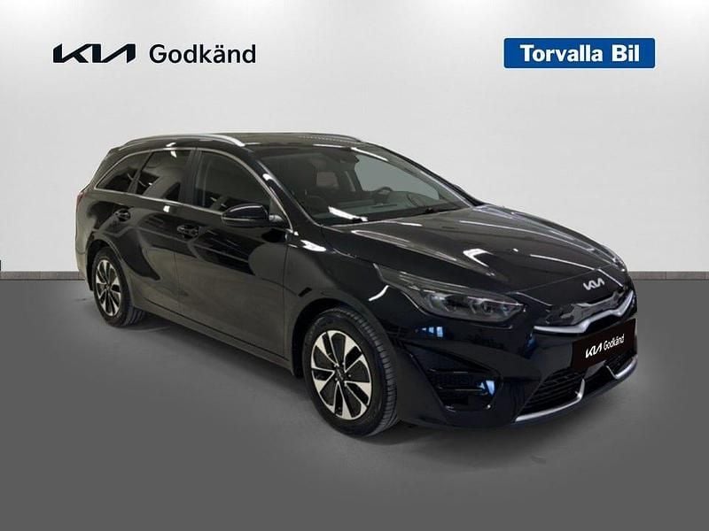 Begagnad Kia Ceed Advance 141 HK (103 kW) 2023 Black pearl Halvkombi