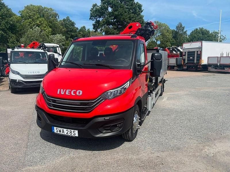 Begagnad Iveco Daily 180 HK (132 kW) 2024 Röd Van
