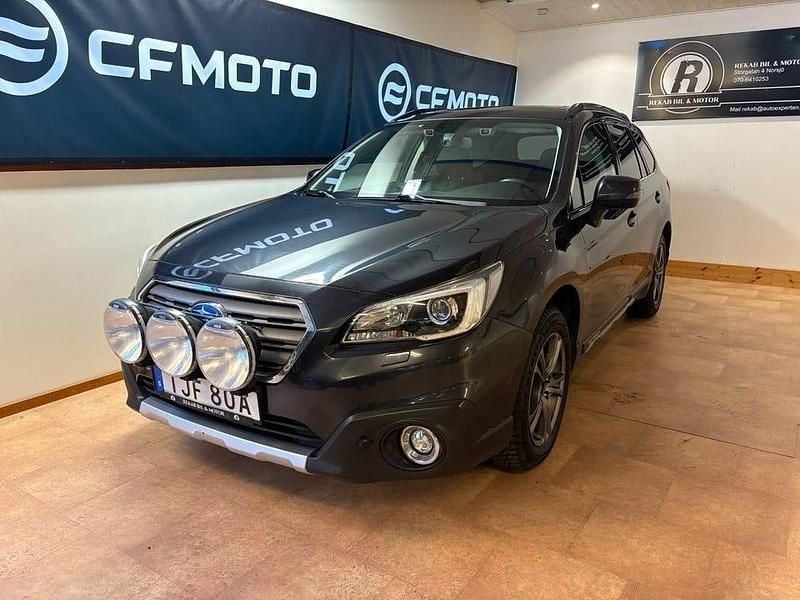 Grå Begagnad 2017 Subaru Outback Kombi | 179 900 kr (Marknadspris) - Bild 1/4