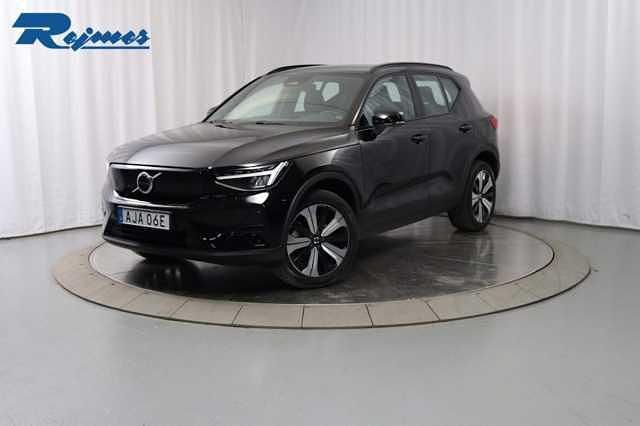 Svart Begagnad 2022 Volvo XC40 Core SUV | 329 900 kr - Bild 1/4