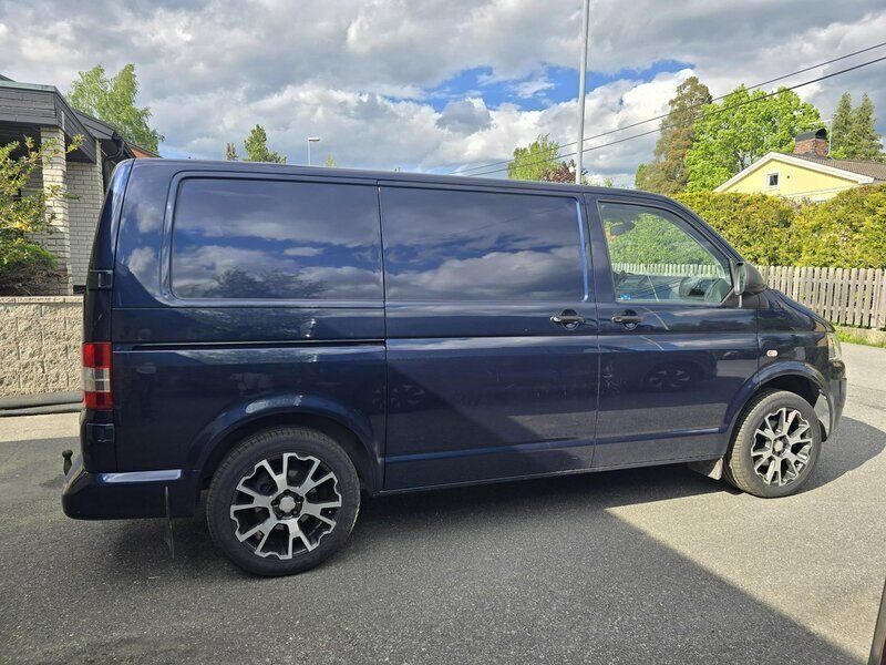 Blå Begagnad 2014 VW T5 Van | 115 000 kr (Marknadspris) - Bild 1/4