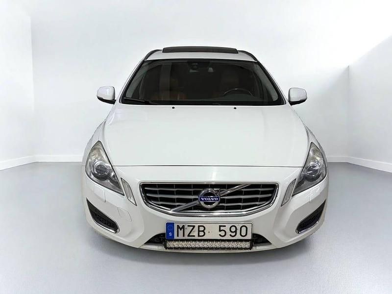 Begagnad Volvo V60 Momentum 163 HK (119 kW) 2013 Vit Kombi