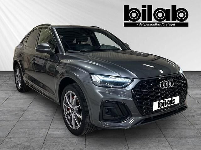 Daytonagrå pärleffekt Begagnad 2023 Audi Q5 Sportback S-Line SUV | 499 000 kr (Marknadspris) - Bild 1/4