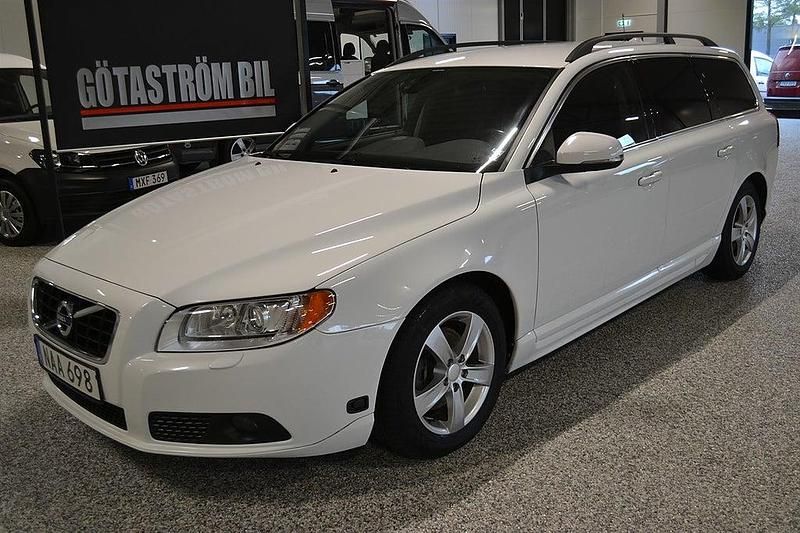 Vit Begagnad 2012 Volvo V70 Momentum Kombi | 118 000 kr (Lite dyr) - Bild 1/4